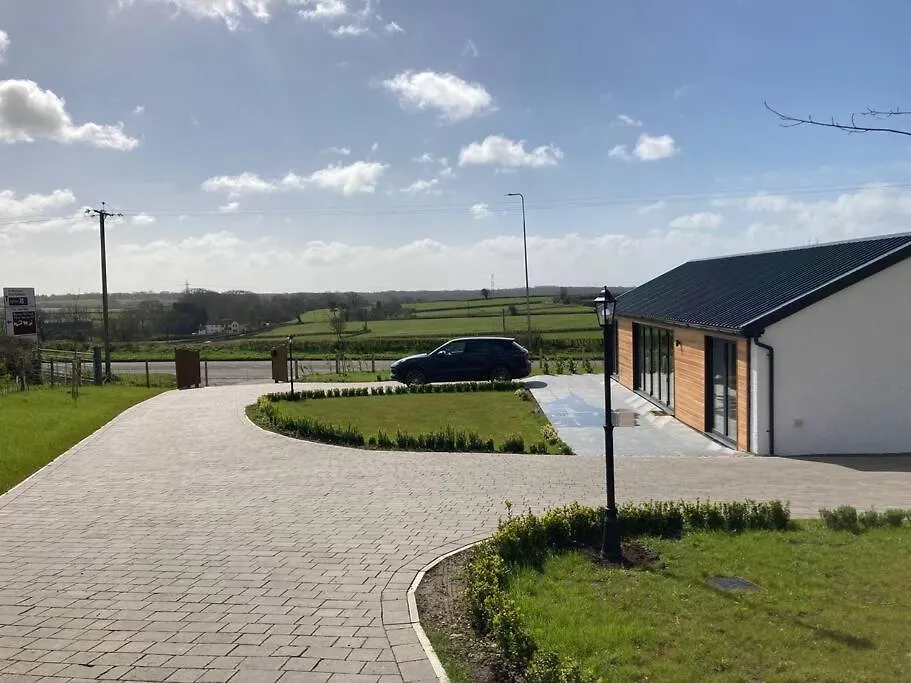 2 Bedroom 4 Person Purpose Built Single Story Barn Bonvilston Holiday home